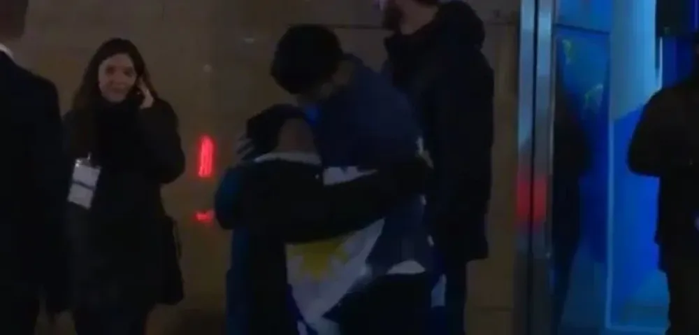 Suárez y el niño al que le regaló su camiseta
