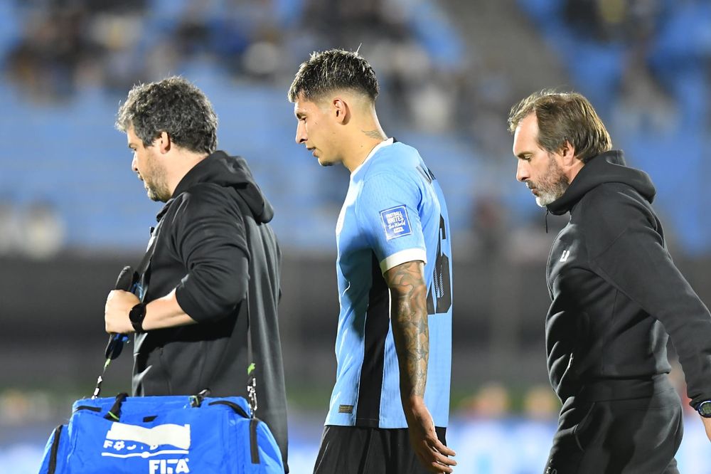 Mathías Olivera se retira lesionado