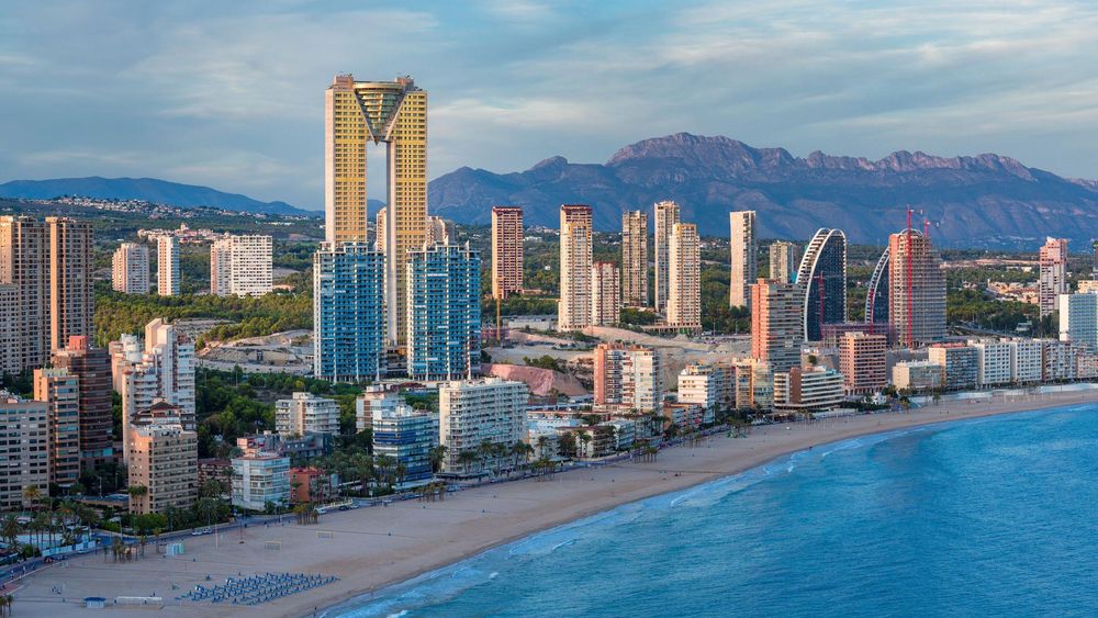 Parte de la inspiración del diseño de Wonsan Kalma se basó en el puerto turístico de Benidorm, en España