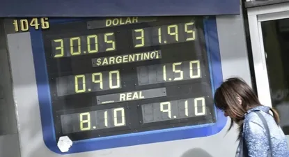 El precio del dólar sube 50 centésimos y coquetea con los $ 32