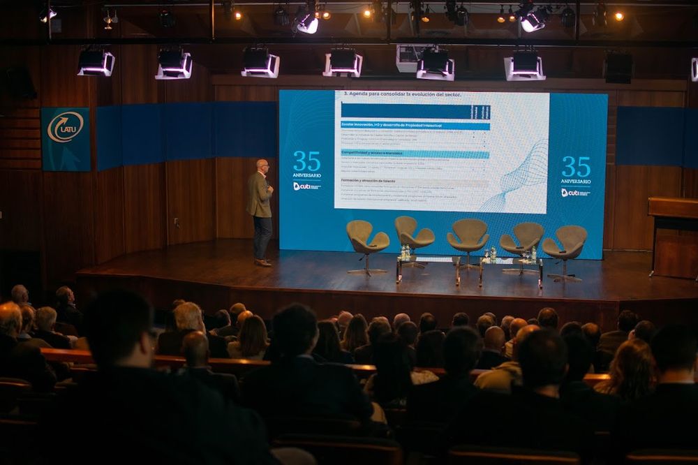 Presentación del informe de CPA Ferrere