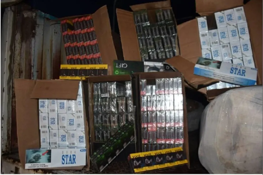 Algunos de los cigarrillos de contrabando incautados en la operación
