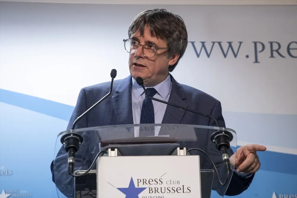 El expresidente de la Generalitat y eurodiputado de Junts, Carles Puigdemont, comparece en una rueda de prensa