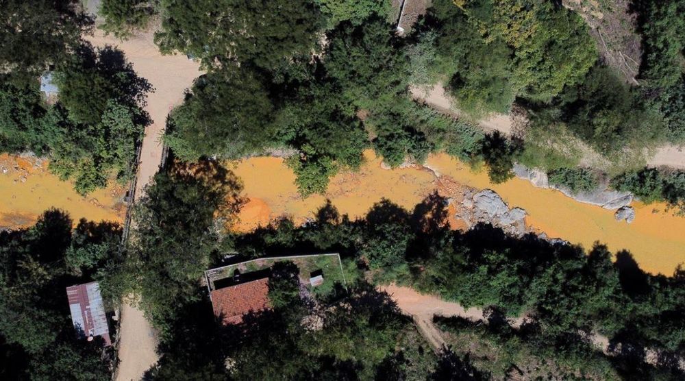 La minera estadounidense Commerce Group vio revocada su licencia de extracción de oro en 2006 por la contaminación del río San Sebastián.