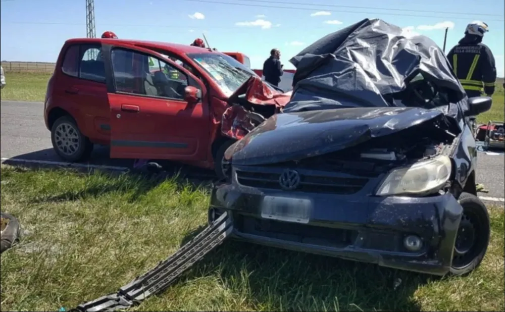 Fin de semana largo: Tres muertos y tres heridos en un choque frontal en Villa Gesell