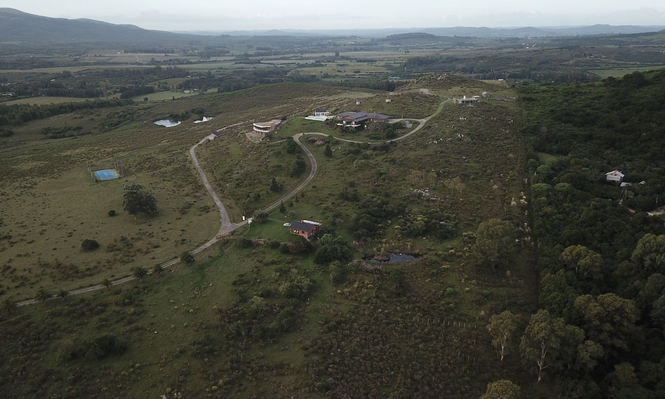 Rematan sin base un predio de más de seis hectáreas en Playa Hermosa con importantes construcciones