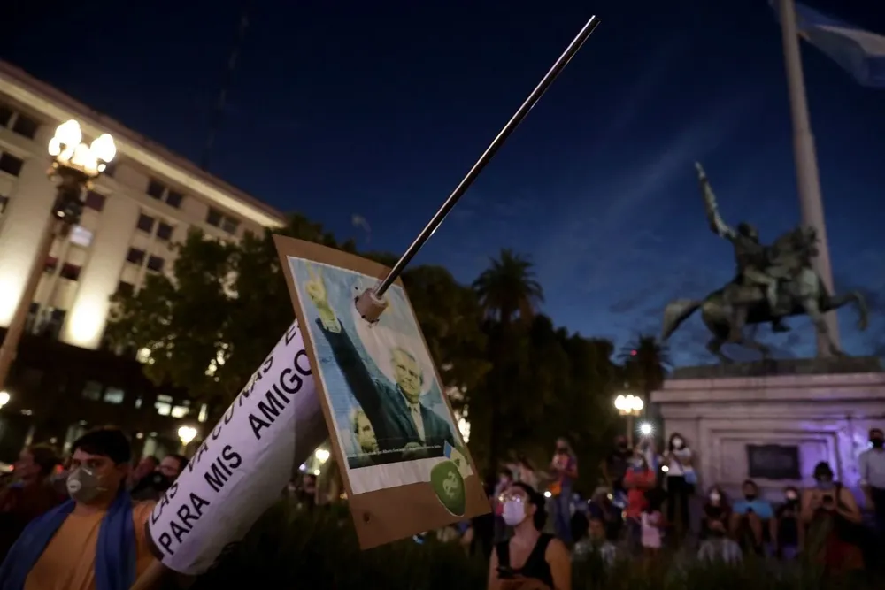 Protestas en Argentina por el escándalo de la vacunación VIP