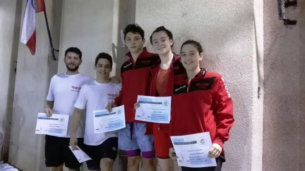 El relevo 4x50 m libre mixto de Olimpia