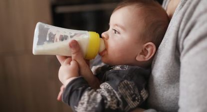 alerta sanitaria en espana: notifican ocho posibles casos de bebes intoxicados por leche de formula contaminada