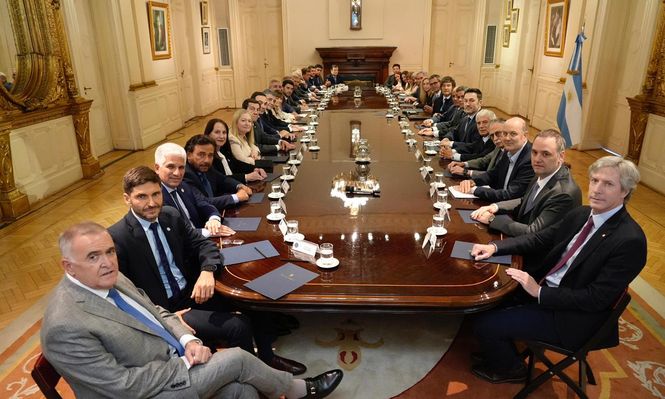 Los gobernadores dialoguistas comienzan a desconfiar de las intenciones del Gobierno con la reforma laboral