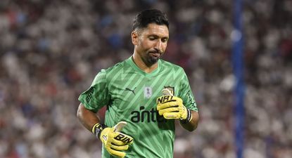 El mensaje de Martín Campaña después del blooper que tuvo con Coelho y que le costó el empate a Peñarol contra River Plate