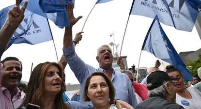 el conservador mitsotakis revalida su mandato en grecia con mayoria absoluta