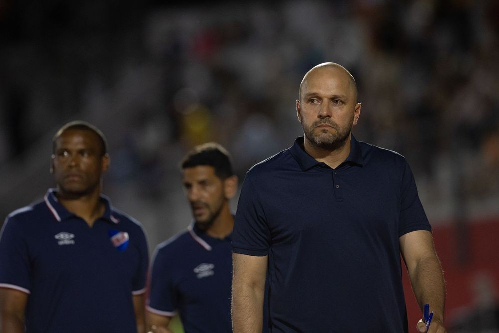 Jadson Viera, junto a Ribair Rodríguez y Diego Martiñones