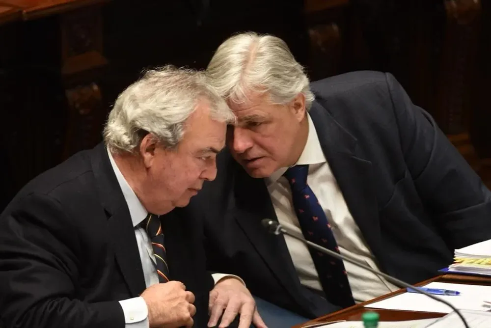 El ministro Luis Alberto Heber y el canciller Francisco Bustillo en la interpelación