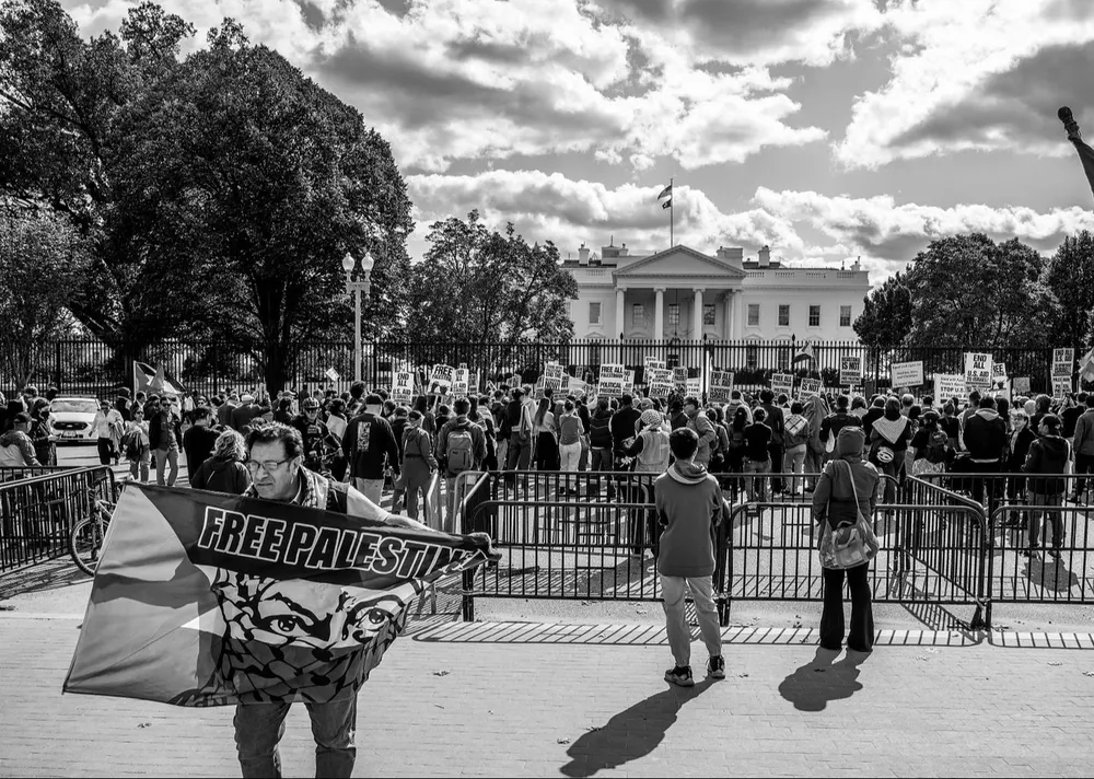 Una encuesta revela una creciente oposición a la presencia israelí en Gaza en la opinión pública norteamericana.