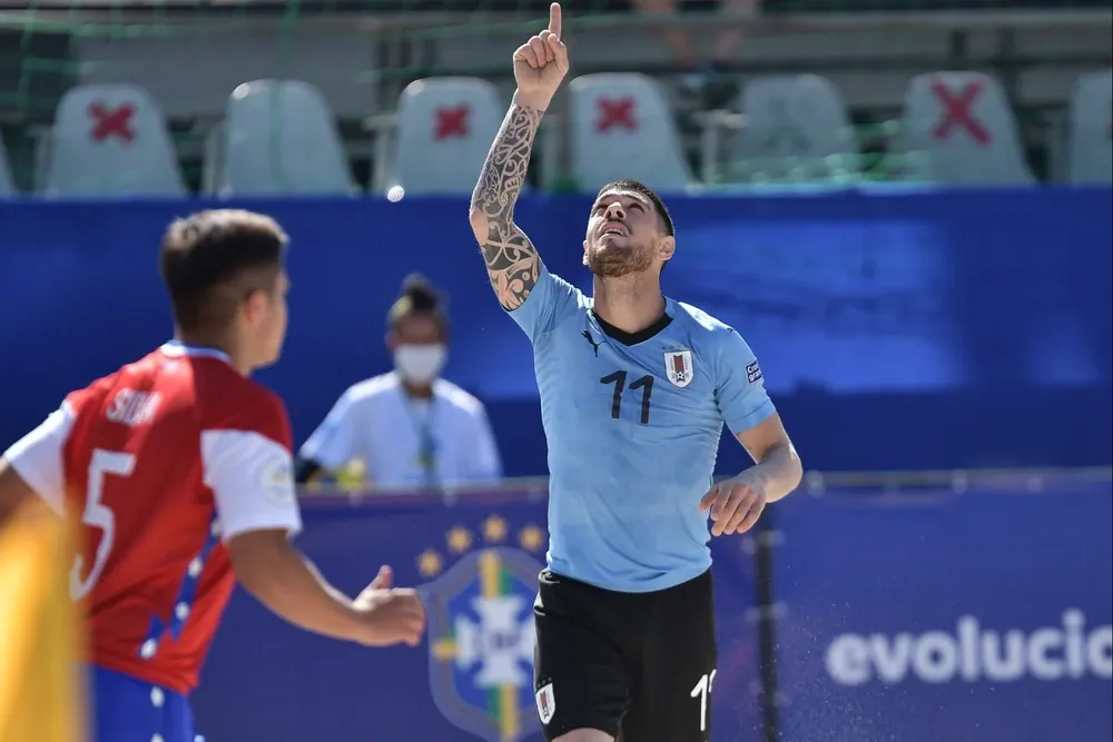 Uruguay volvió a ganar en fútbol playa, esta vez ante Chile y se acerca a la clasificación a semifinales