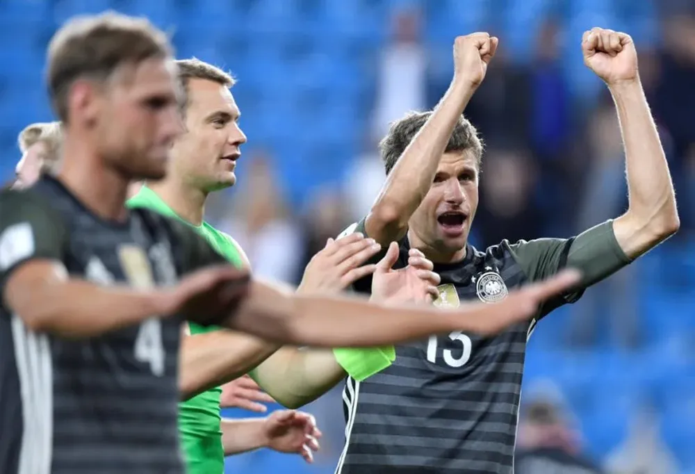 Thomas Müller hizo dos goles ante Noruega en el inicio de la clasificatoria de Europa a la Copa del Mundo Rusia 2018