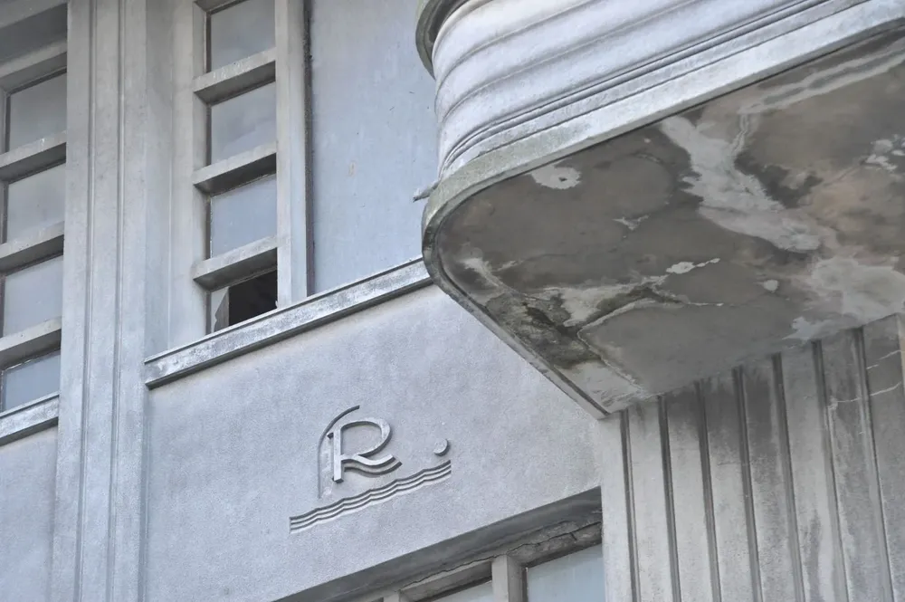 Fachada del Rambla Hotel sobre la Plaza Gomensoro