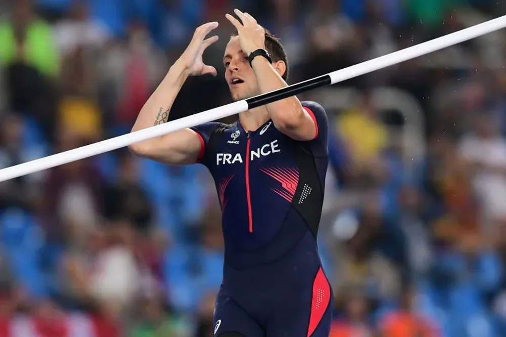 El francés Renaud Lavillenie sufrió la localía de los brasileños en la final de garrocha
