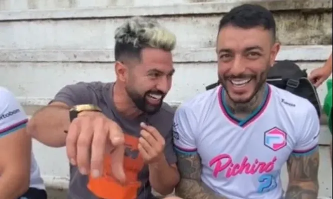 Captura de un video subido a Tik Tok en el que entrevistaban a Marset por su cuadro de fútbol