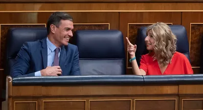 El presidente del Gobierno y líder del PSOE, Pedro Sánchez, y la dirigente de Sumar Yolanda Díaz