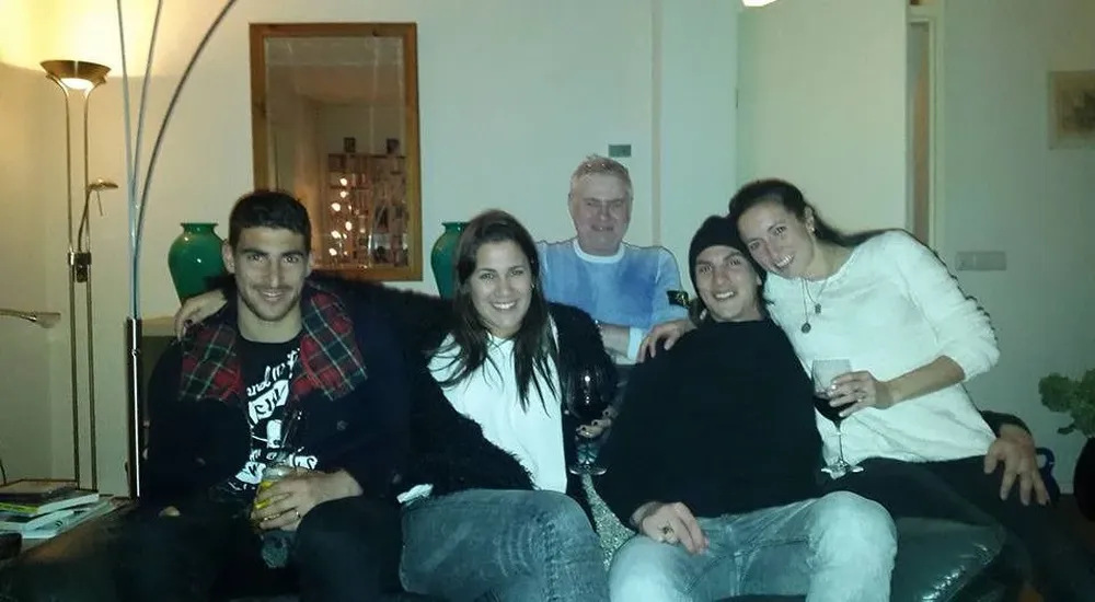 Ichazo y Rochet junto a sus parejas años atrás