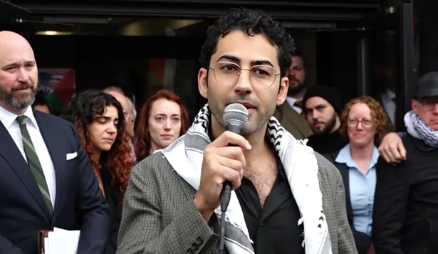 Mohsen Mahdawi tras ser liberado por un juez de Vermont.
