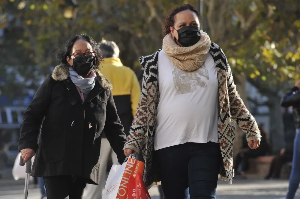 El MSP pide socializar en espacios con buena circulación de aire y usando siempre el tapabocas