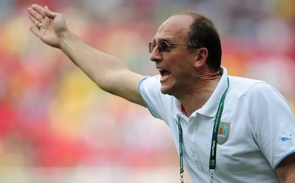 Fabian Coito, entrenador de Uruguay.