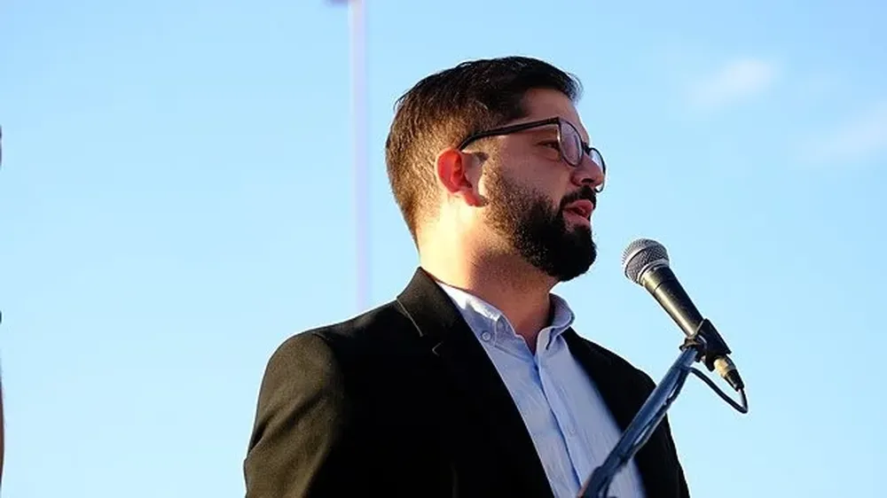 El proyecto original fue presentado por el gobierno en mayo de 2023 y fue aprobado en general, aunque con varias indicaciones de modificación.