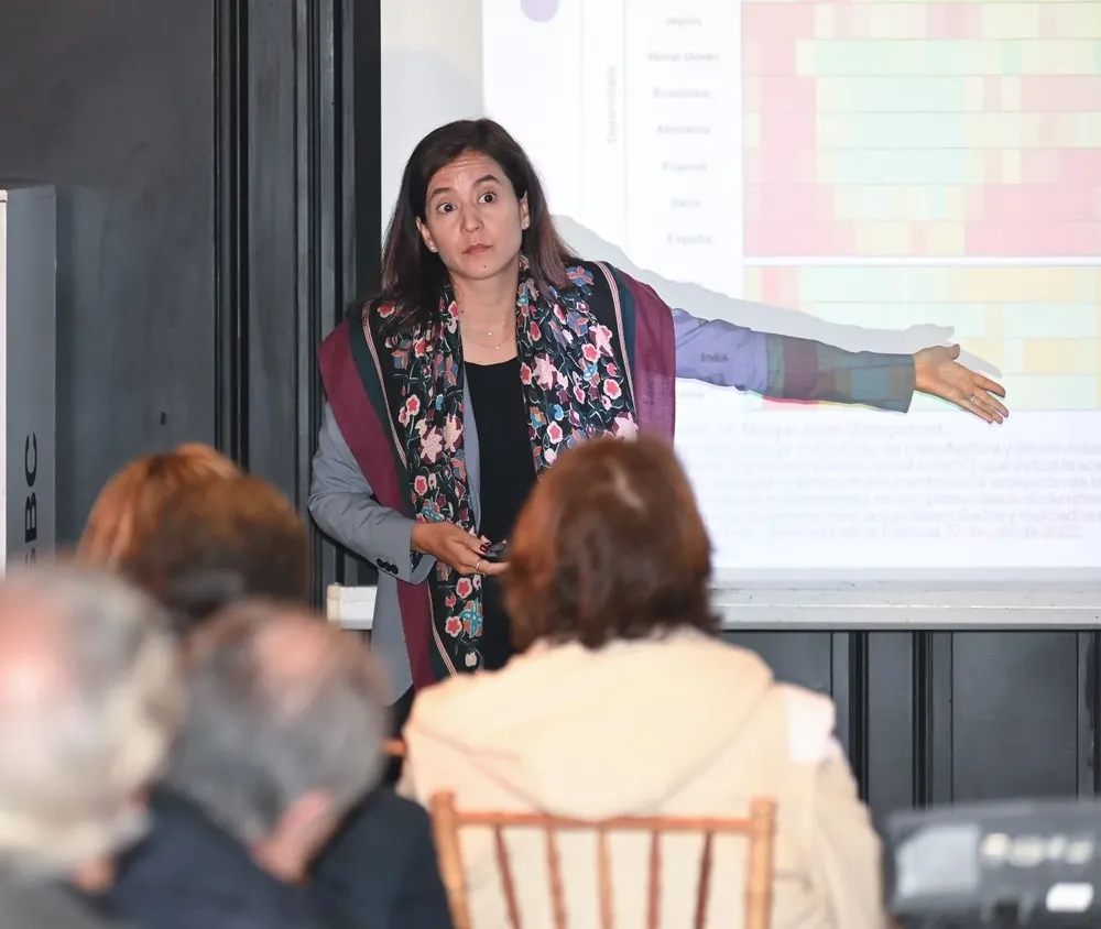 Santos durante la charla realizada la semana pasada.