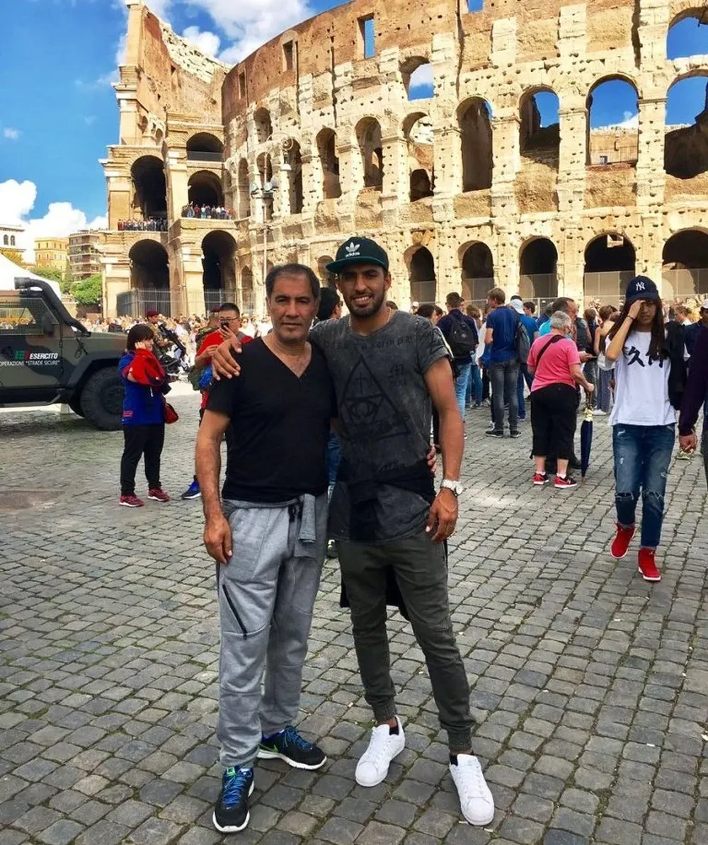 Maxi Olivera junto a su padre, en una recorrida turística por Italia.