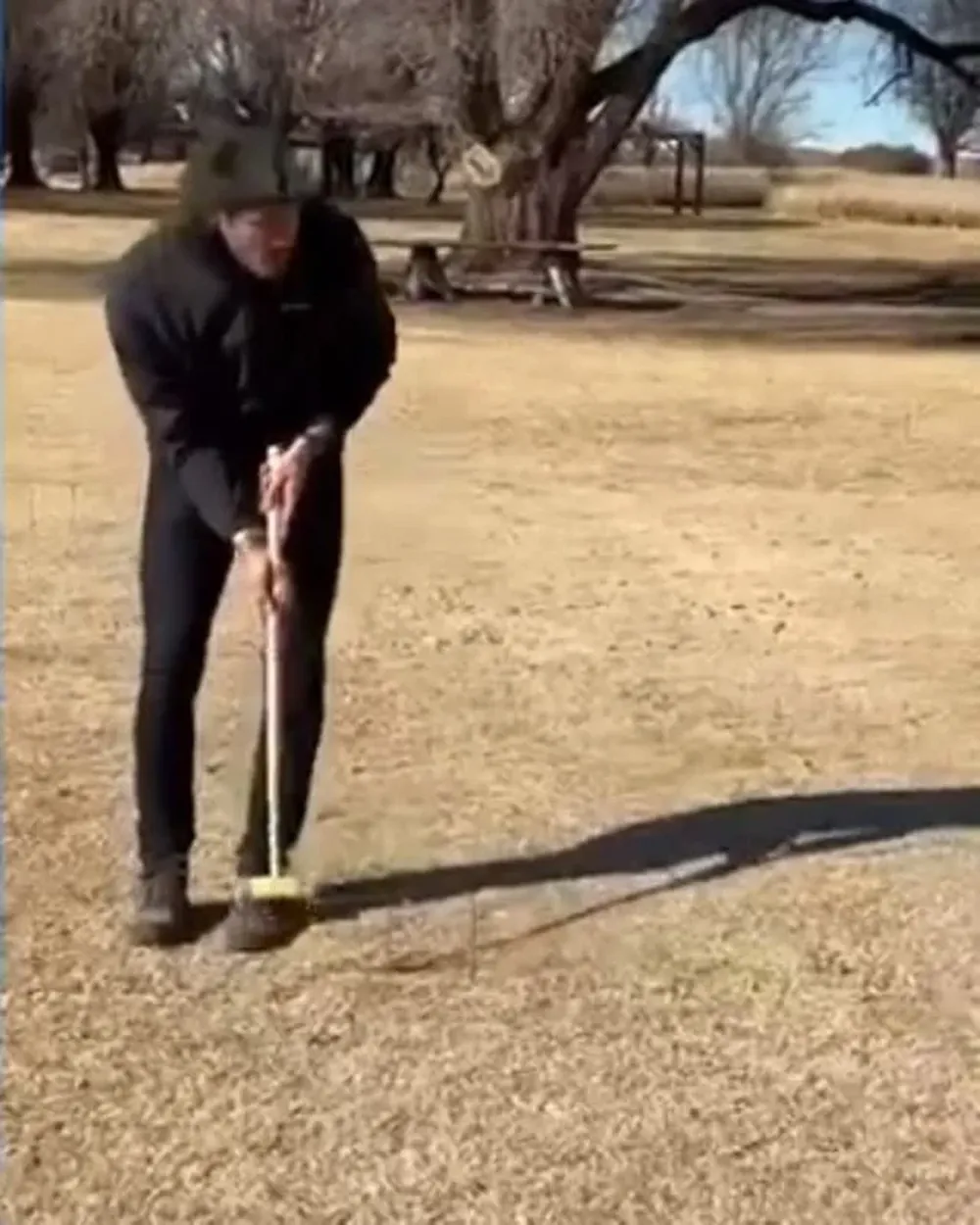 Edinson Cavani disfrutó jugando con sus amigos en La Pampa