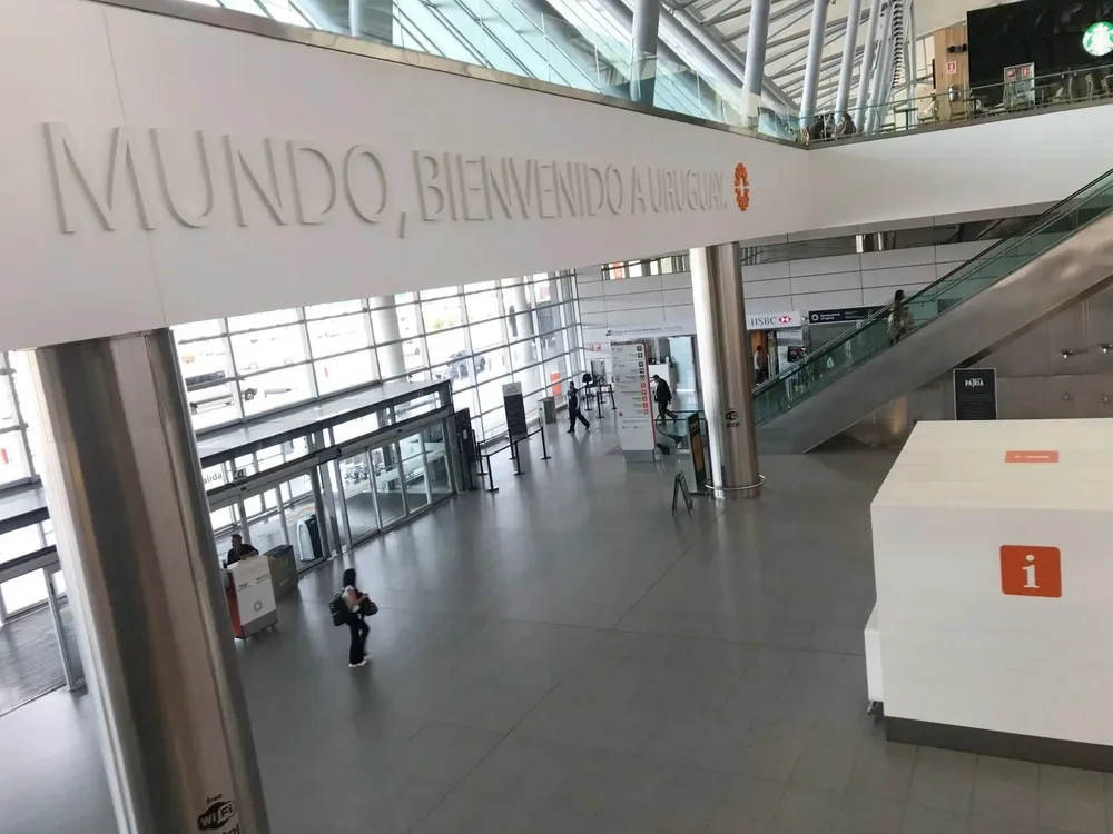 Colorados quieren ponerle Jorge Batlle a la terminal de Carrasco