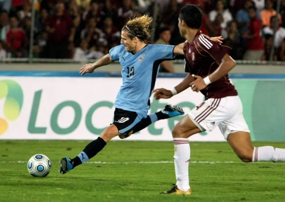 Diego Forlán, marcó cuatro goles, en los últimos cuatro cotejos entre Uruguay y Paraguay
