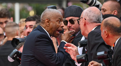 Encontronazo entre Denzel Washington y un fotógrafo en la alfombra roja de Cannes