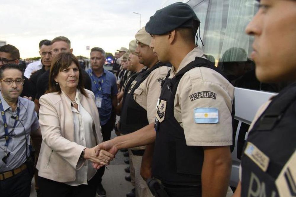 La ministra de Seguridad de Milei, Patricia Bullrich, su exrival presidencial, logró reducir la violencia narco en Rosario y frenar los "piquetes".