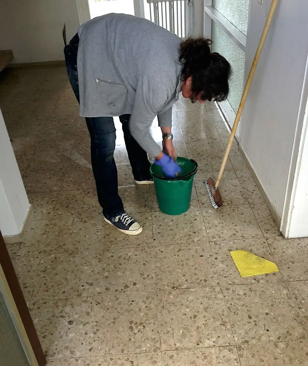 cleaning-lady-258520_1920.webp