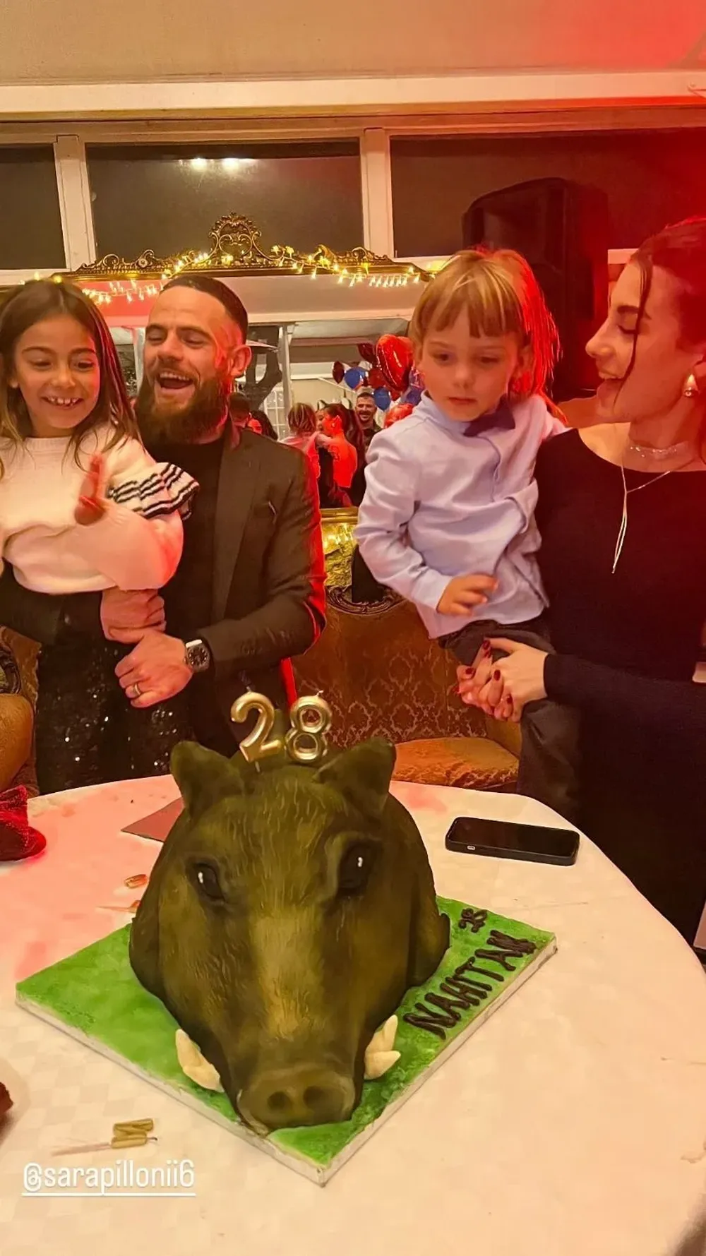 Nahitan Nández cumplió años