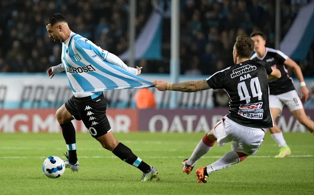 Racing va por un título ante Boca