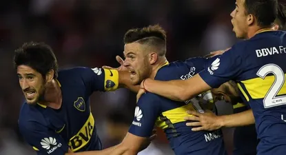 Nandez celebra el gol, con el que Boca Juniors, ganó el superclásico 2-1 a River Plate