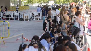 Ambiente previo a la primera de las dos actuaciones de Taylor Swift en el Santiago Bernabéu.