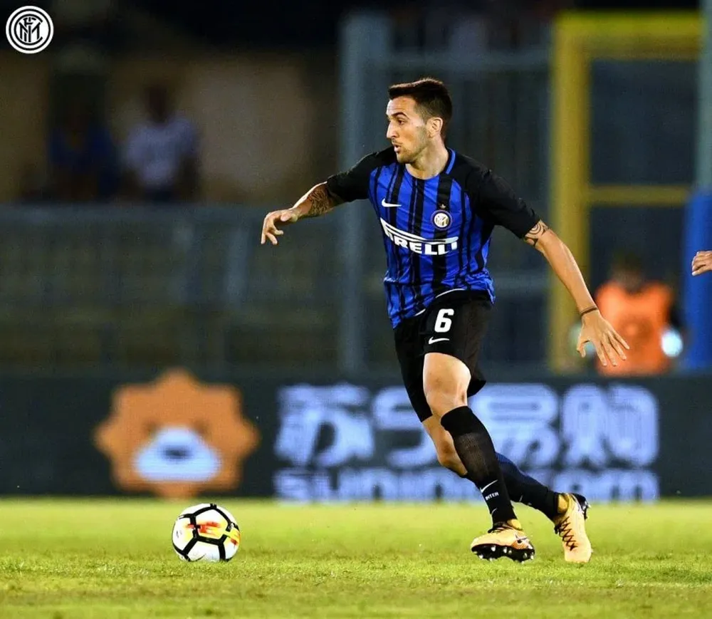 Matías Vecino con la 6 de Inter