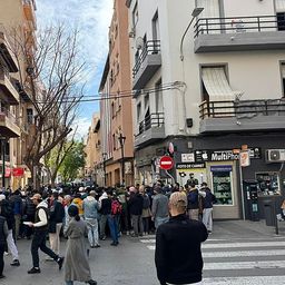 Debate en España por la regularización de migrantes: Díaz Ayuso alerta un efecto llamada y Sánchez lo niega