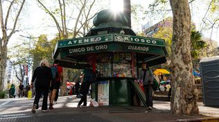 Kiosco parisino en la Plaza Cagancha de Montevideo
