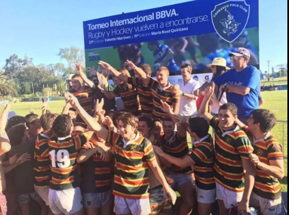 Lomas festejó en M19