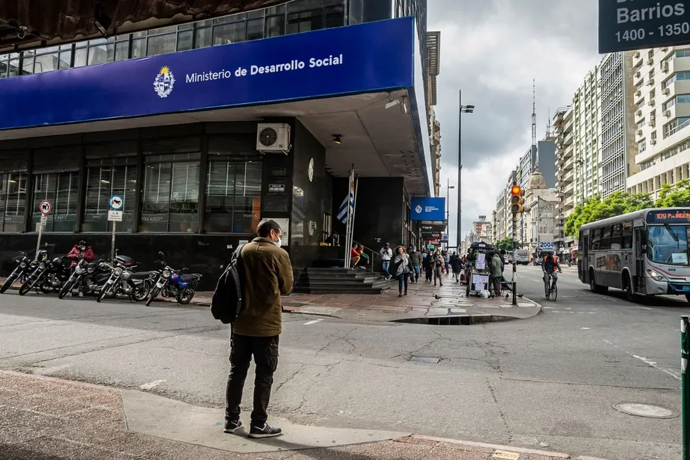 Jerarca del Mides apuntó contra la puerta giratoria