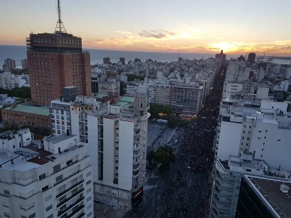 Miles se movilizaron por 18 de Julio por el Día Internacional de la Mujer.
