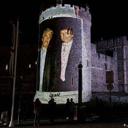 Detienen a cuatro personas tras proyectarse en Windsor imágenes de Trump y Epstein.