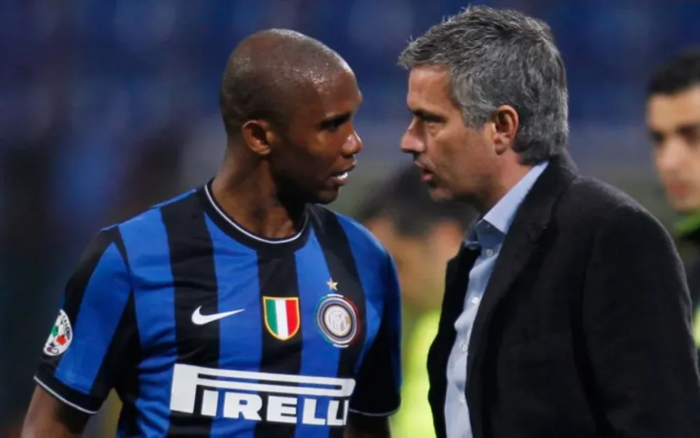 Samuel Etoo y José Mourinho